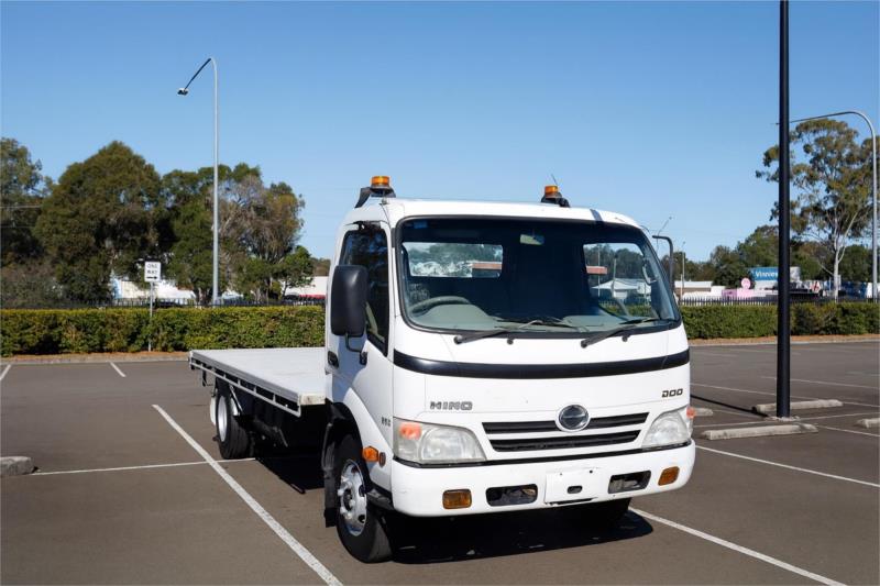 2008 Hino 300 Series Cab Chassis 916