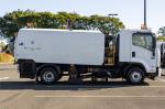 2009 Isuzu F Series Cab Chassis FRR 600 Premium