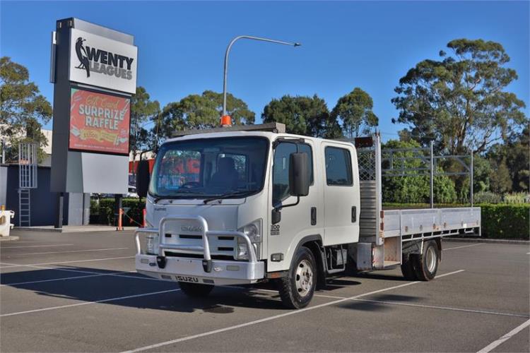 2013 Isuzu N Series Cab Chassis NPR 400